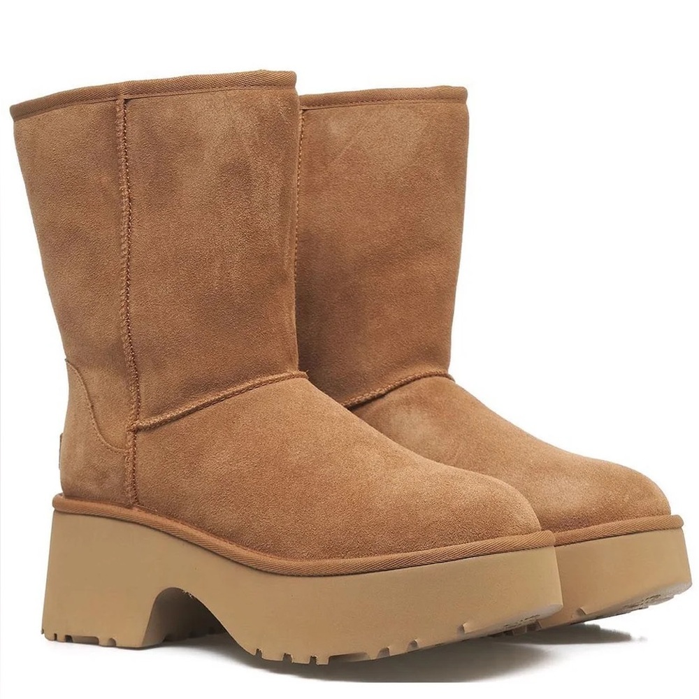 UGG NWT
Women's Classic Short New Heights Booties - Picture 1 of 16